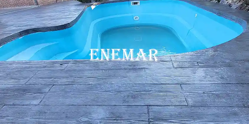Pavimento de hormigón impreso en Guadarrama para piscina.