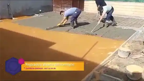 Cómo reglear y alisar el hormigón impreso