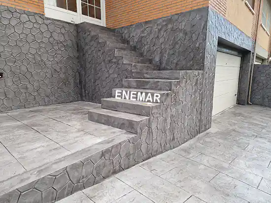 Revestimientos verticales con hormigón impreso